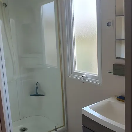 Mobile Climatise Confort I 4i6 Personnes I Les Salins De La Gardiole مكان تخييم *